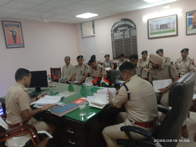 एसपी ने शहर के अनुसंधानकर्ताओं व कर्मचारियों की मीटिंग लेकर दिए आवश्यक दिशानिर्देश