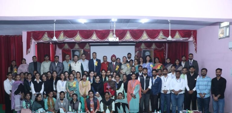 नेहरू शिक्षण महाविद्यालय में  सेमिनार का आयोजन।