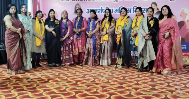 सखी चैरिटेबल ट्रस्ट ने महिलाओं को किया सम्मानित