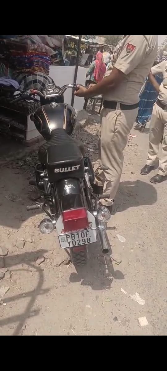 बूलेट पटाखा बजाकर हवाबाजी करने वालों पर पुलिस का सख्त रवैया