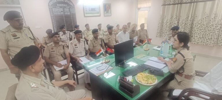 एसपी ने कर्मचारियों को दिए आवश्यक निर्देश