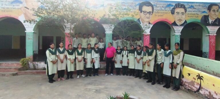 देश के निर्माता और प्रथम प्रधानमंत्री जवाहरलाल नेहरू ने आधुनिक भारत की नींव रखी उन्हें शत-शत नमन