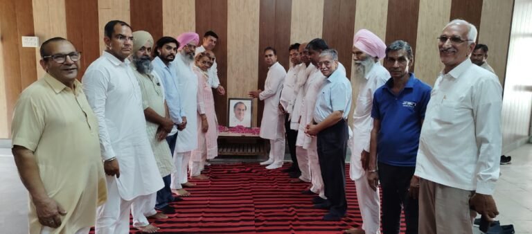 कांग्रेस भवन सिरसा में मनाई गई पूर्व प्रधानमंत्री राजीव गांधी की पुण्यतिथि, दी श्रद्धांजलि