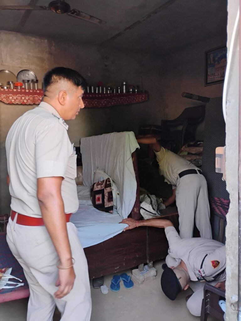 पुलिस ने गांव अबूबशहर में चलाया सर्च अभियान