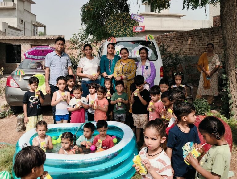 संगम स्कूल भरोखां में बच्चों ने पूल पार्टी में की मस्ती
