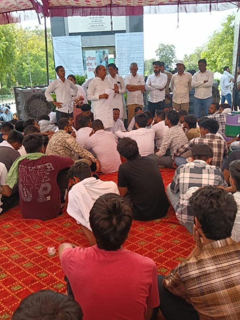 संगठन सृजन अभियान की बैठक के बाद विधायक चंद्रप्रकाश ने एचएयू छात्रों के धरने को दिया समर्थन