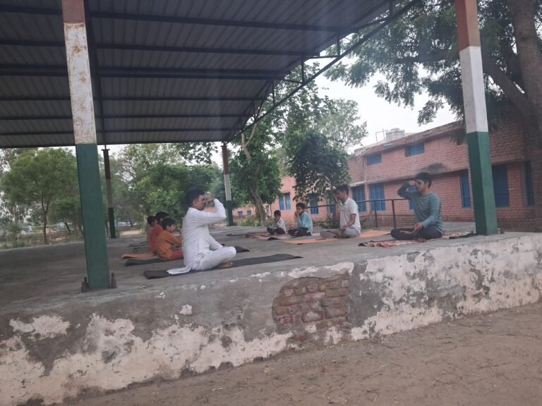 नियमित दिनचर्या में योग को करें शामिल