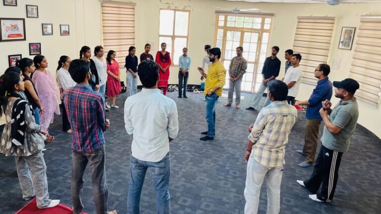शिक्षा के साथ-साथ कला से जुडक़र विद्यार्थी कर सकते हैं सर्वांगीण विकास