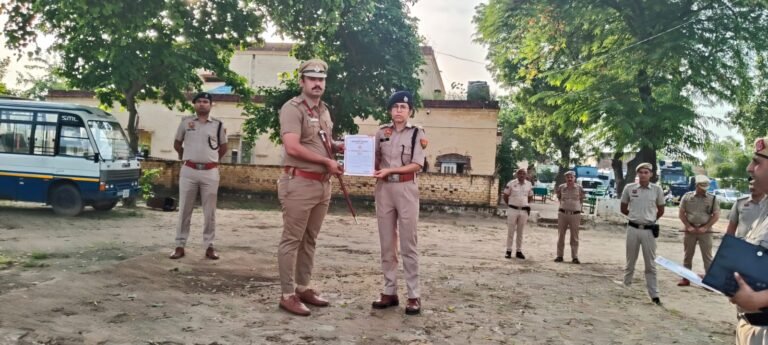 सर्वश्रेष्ठ कार्य करने वाले पुलिस कर्मचारियों का पुलिस अधीक्षक ने बढ़ाया हौसला, प्रशंसा पत्र देकर किया सम्मानित*