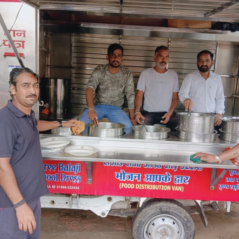 श्री बालाजी सेवा समिति, जंडवाला मोहल्ला ने लगाया भंडारा