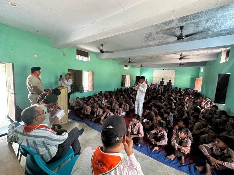 गांव गिंदड़ा के राजकीय स्कूल में एनसीबी ने विद्यार्थियों को किया नशे के प्रति जागरूक