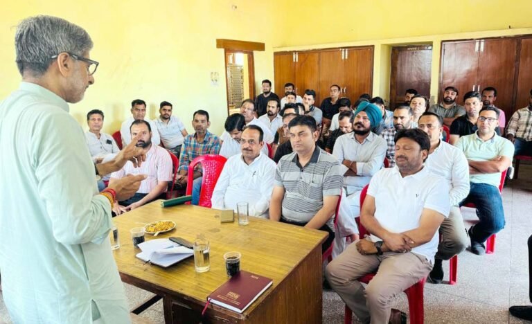नकली खाद, कीटनाशक एवं बीजों की बिक्री पर अंकुश लगाने के लिए हुई बैठक