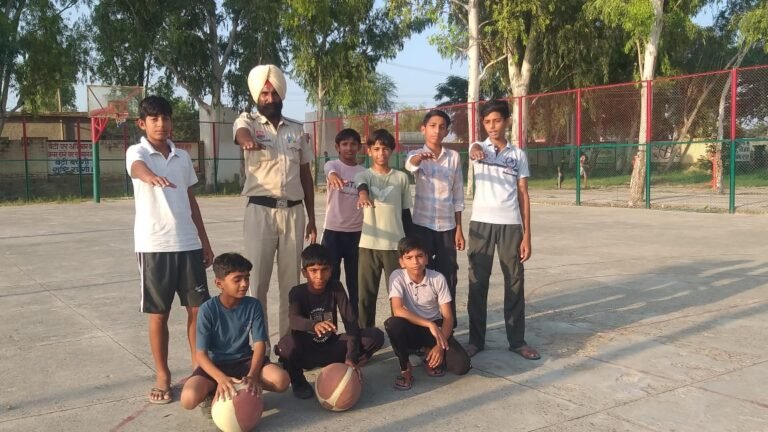 डबवाली पुलिस की टीमों ने खेल मैदानों में पहुंचकर युवाओं का किया मार्गदर्शन