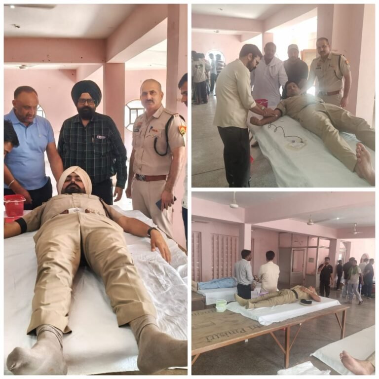 सेवा पखवाड़ा के मद्देनजर थाना शहर पुलिस ने बिश्नोई धर्मशाला में रक्तदान शिविर का किया आयोजन