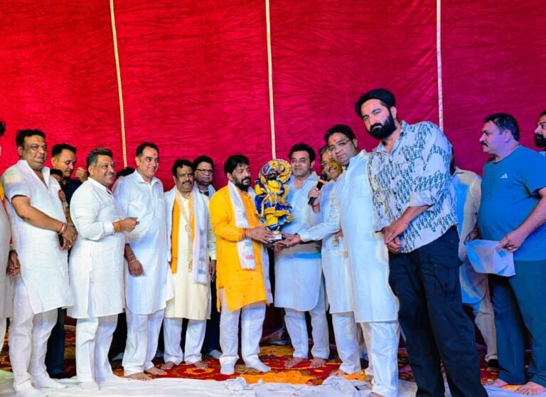 पूर्व गृहराज्यमंत्री गोपाल कांडा ने किया श्री विष्णु क्लब की रामलीला का शुभारंभ