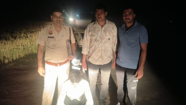 8 ग्राम 98 मिलीग्राम हेरोइन सहित मोटरसाइकिल सवार काबू ।
