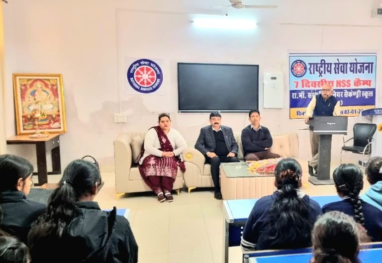 तीसरे दिन विद्यार्थियों को दी प्राथमिक चिकित्सा के बारे जानकारी