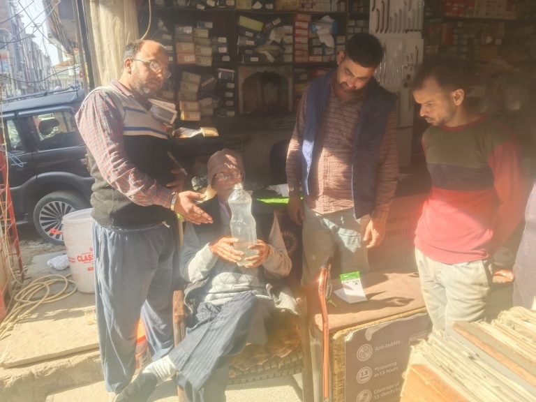 डेढ़ माह से सीवरेज युक्त पानी पीने को मजबूर गली थानेदार वाली के बाशिंदे