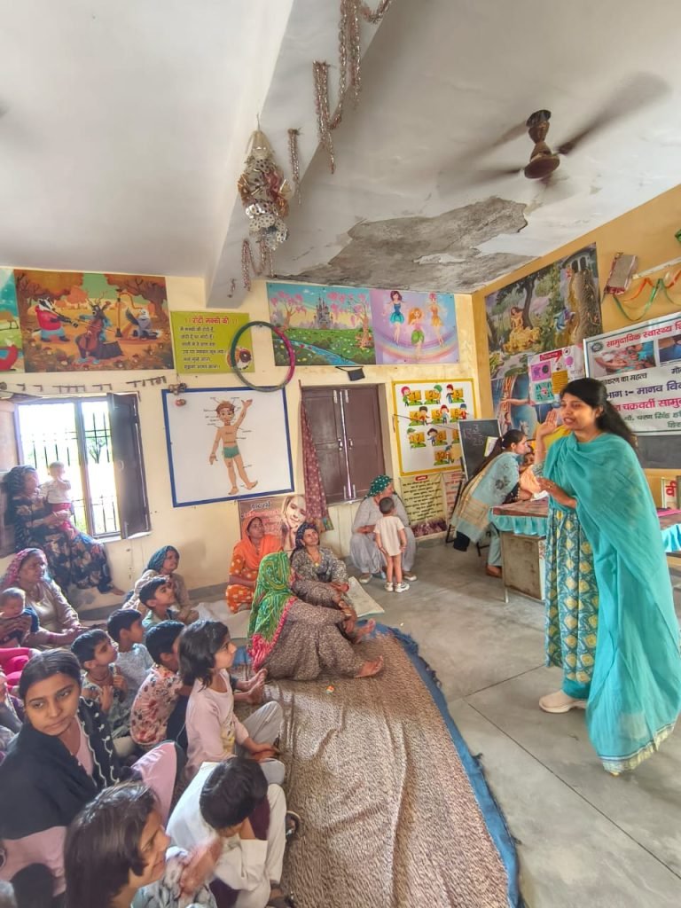 हकृवि द्वारा गांव भेरियां में सामुदायिक स्वास्थ्य शिक्षा कार्यक्रम का आयोजन