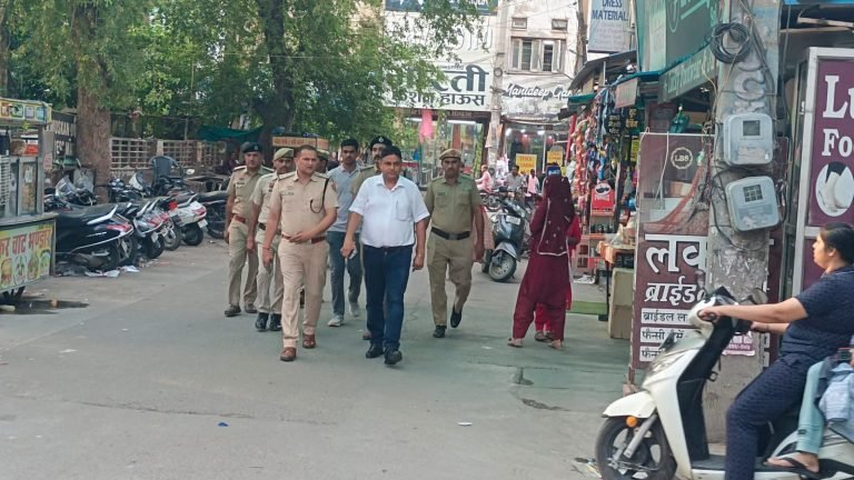 सुरक्षा व्यवस्था मजबूत करने के लिए फतेहाबाद पुलिस का व्यापक पैदल गश्त अभियान