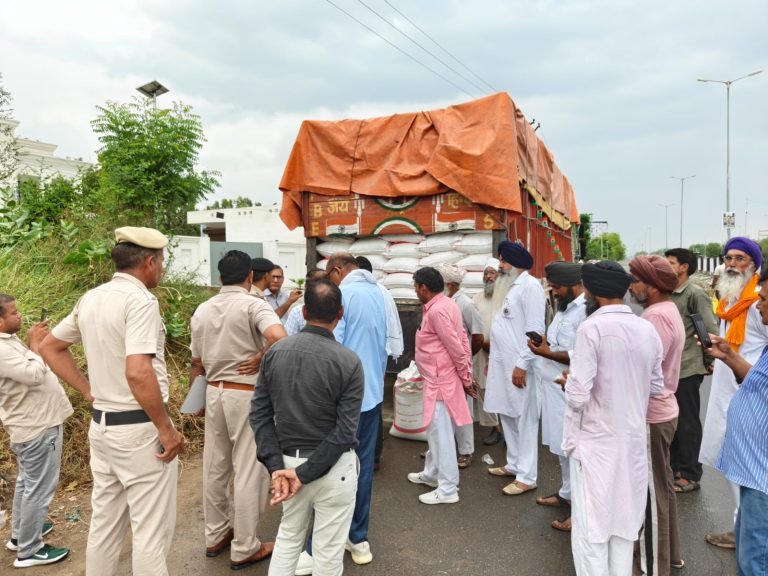 भारतीय किसान एकता ने किया यूरिया खाद को फैक्ट्रियों में खपाने वाले बड़े गिरोह का पदार्फाश